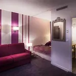 Otel Lion D'or Paris