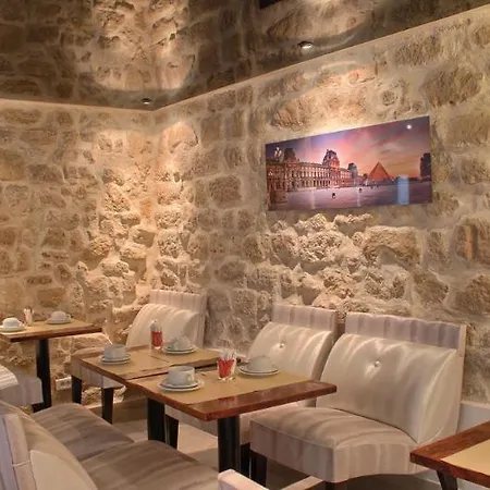 Otel Du Lion D'or Louvre 3*