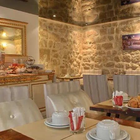 Otel Du Lion D'or Louvre 3*