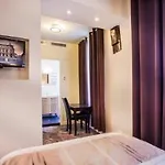 Ξενοδοχείο Lion D'or 3*